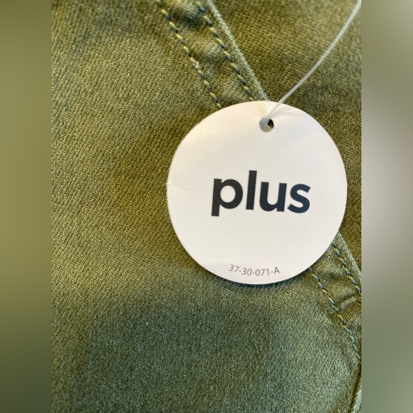 NWT Arizona Jean Co women’s Bermuda shorts size 16 1/2 plus, color Colorado Sage - Picture 12 of 13